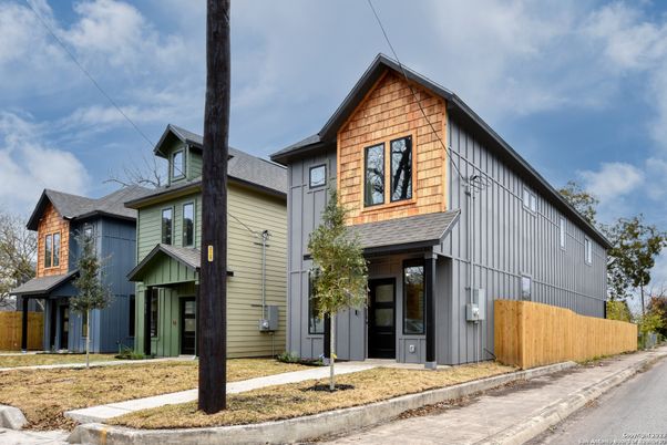 Exterior, Facade, Farmhouse