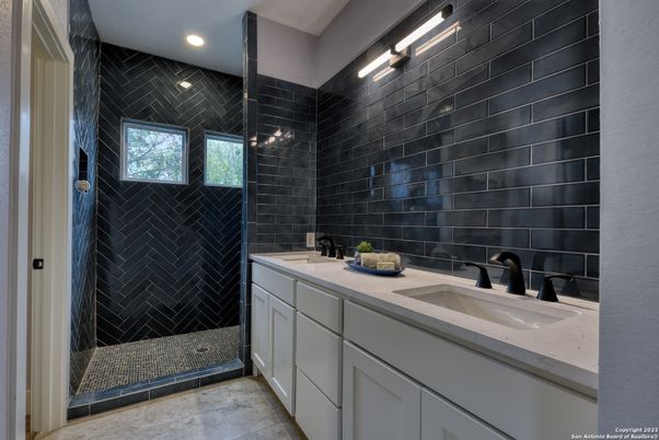 Bathroom, Dual Sink Vanities, Interior, Recessed Lighting