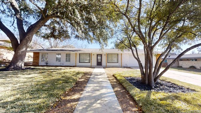 Backyard, Exterior, Facade, Ranch