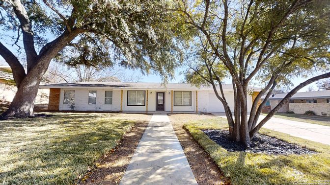 Backyard, Exterior, Facade, Ranch