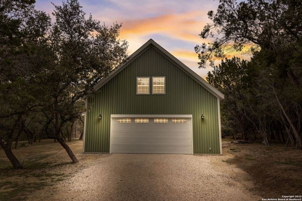 Detached Garage, Exterior
