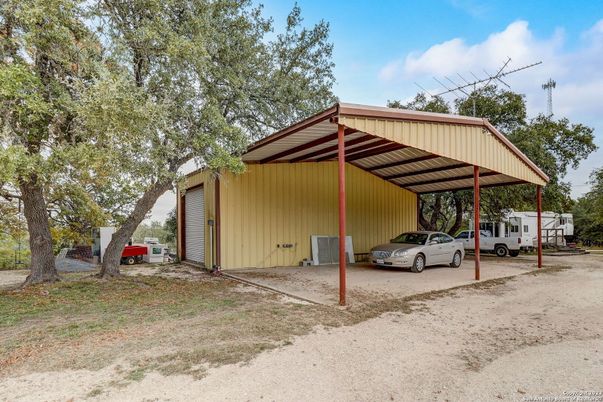 Detached Garage, Exterior