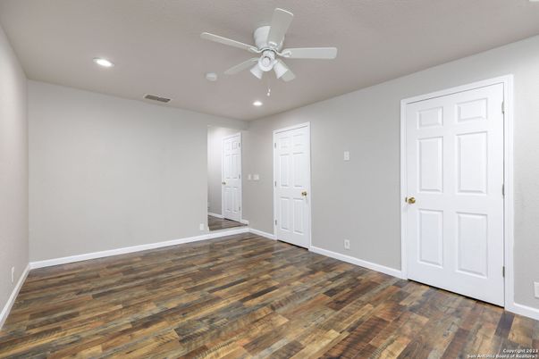 Empty room, Interior, Recessed Lighting, Wood Texture Flooring