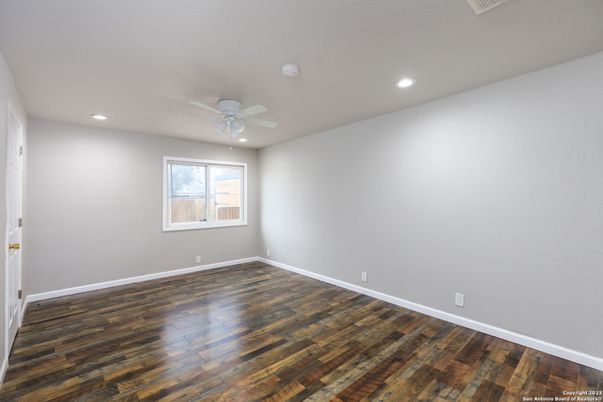 Empty room, Interior, Recessed Lighting, Wood Texture Flooring