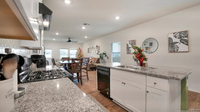 Dining room, Interior, Kitchen, Recessed Lighting, Wood Texture Flooring