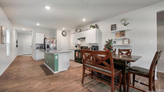 Dining room, Interior, Kitchen, Recessed Lighting, Wood Texture Flooring
