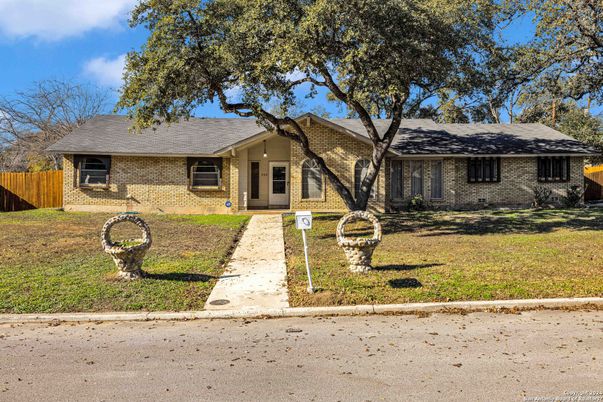 Exterior, Facade, Brick Facade, Ranch