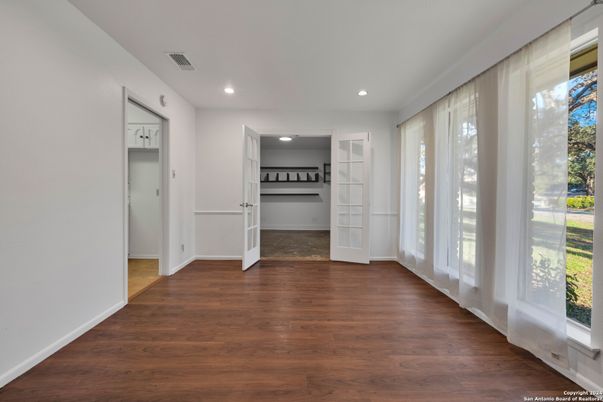Empty room, Interior, Recessed Lighting, Wood Texture Flooring