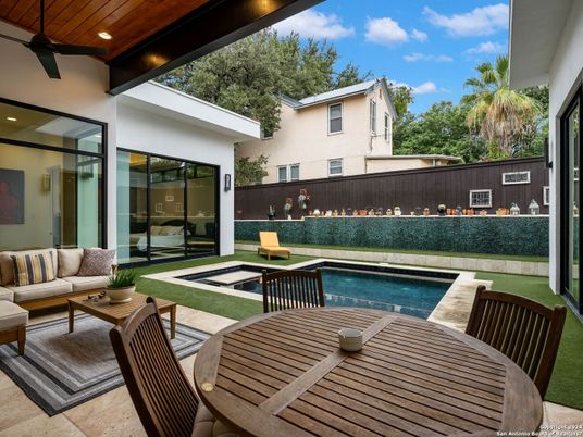Exterior, Pool