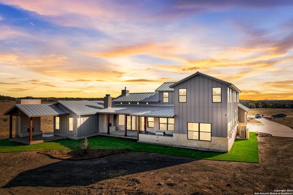 Backyard, Exterior, Facade, Farmhouse