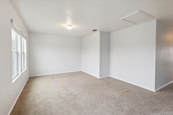 Empty room, Interior