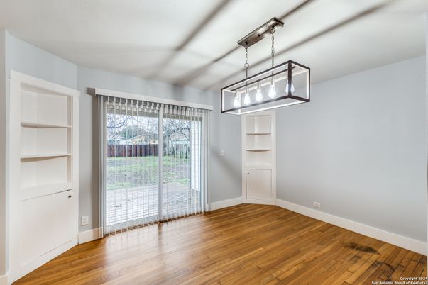 Empty room, Interior, Pendant Lights, Wood Texture Flooring