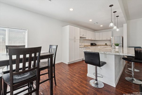 Dining room, Interior, Kitchen, Pendant Lights, Recessed Lighting, Wood Texture Flooring