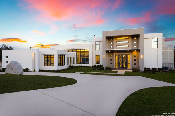 Backyard, Exterior, Facade, Modern