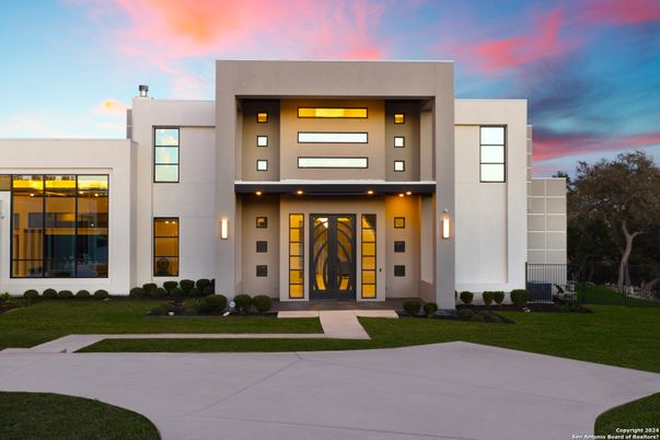Backyard, Exterior, Facade, Modern