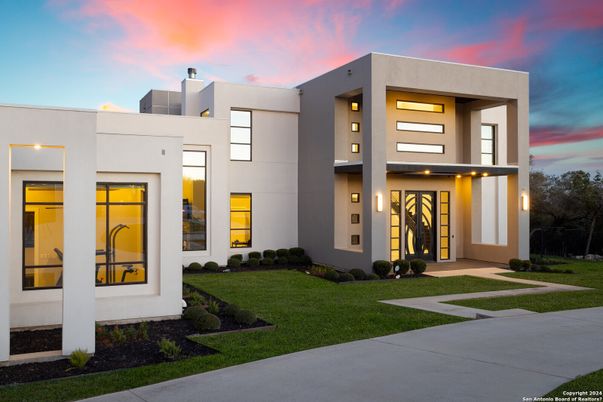 Backyard, Exterior, Facade, Modern