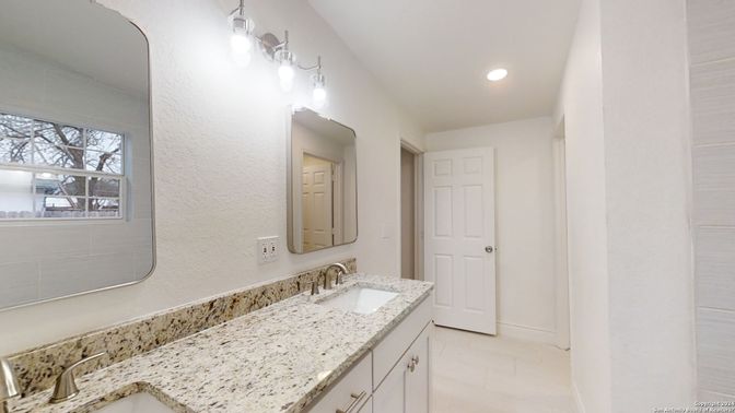 Bathroom, Dual Sink Vanities, Interior, Recessed Lighting