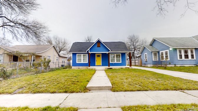 Backyard, Exterior, Facade, Ranch