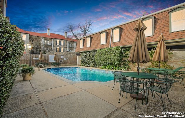 Exterior, Pool