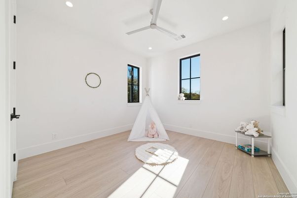 Empty room, Interior, Recessed Lighting, Wood Texture Flooring