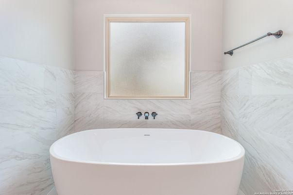 Bathroom, Free Standing Baths, Interior, Marble, Marble Walls