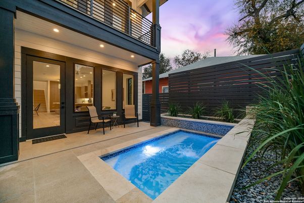 Exterior, Pool