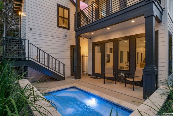 Exterior, Pool