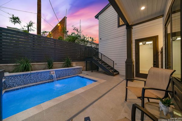 Exterior, Pool