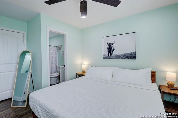 Bathroom, Bedroom, Interior, Recessed Lighting, Wood Texture Flooring