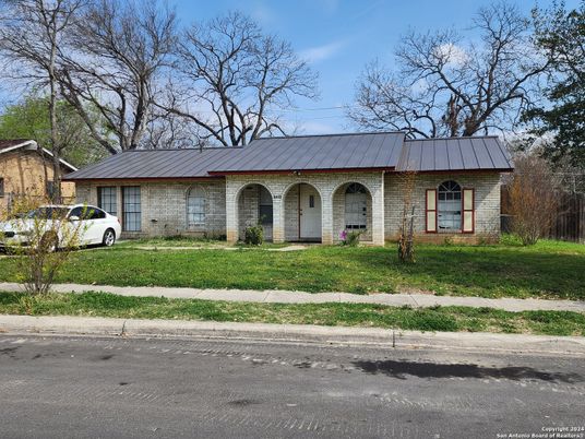 Attached, Exterior, Facade, Ranch