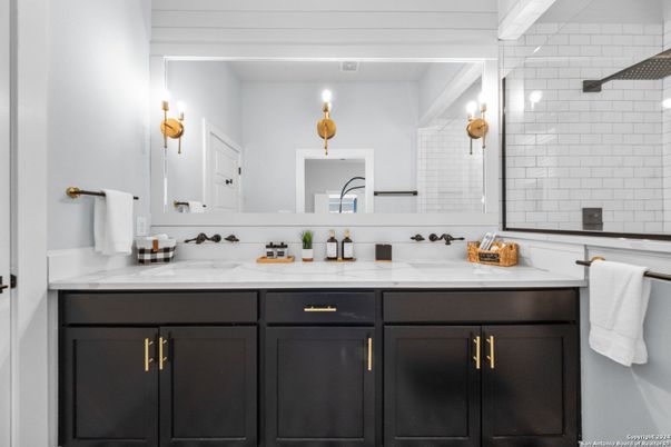 Bathroom, Dual Sink Vanities, Interior