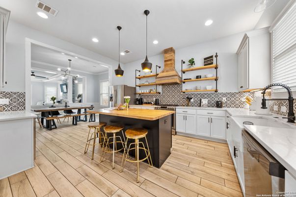 Dining room, Interior, Kitchen, Pendant Lights, Recessed Lighting, Wood Texture Flooring
