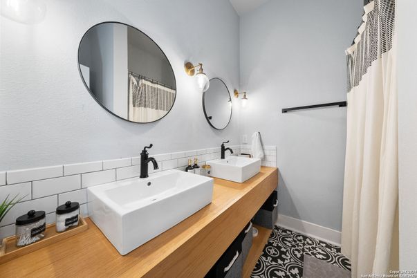 Bathroom, Dual Sink Vanities, Interior