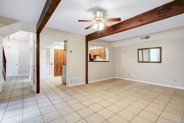 Empty room, Interior, Wooden Beams