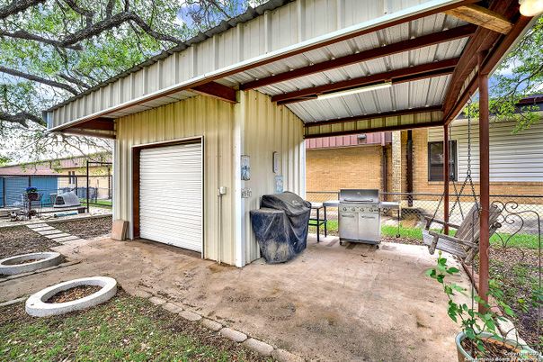 Detached Garage, Exterior