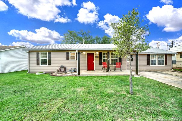 Backyard, Exterior, Facade, Ranch