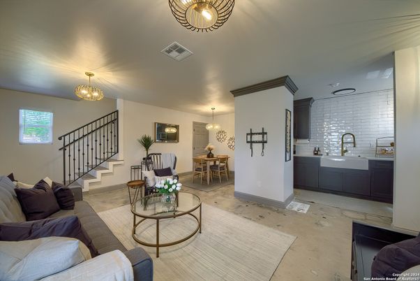 Chandelier, Dining room, Interior, Living room, Pendant Lights, Wood Texture Flooring