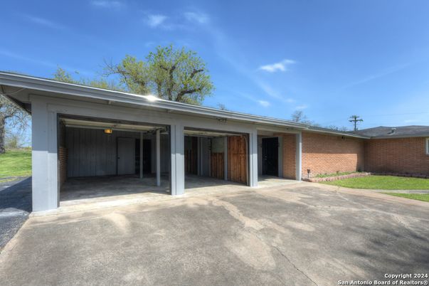 Detached Garage, Exterior