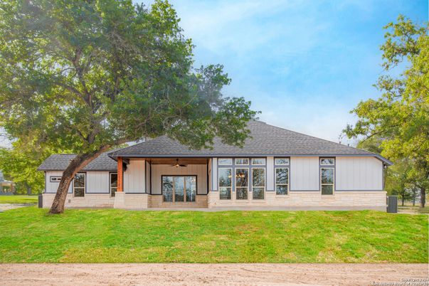 Backyard, Exterior, Facade, Ranch