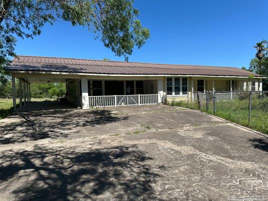 Backyard, Exterior, Facade, Ranch