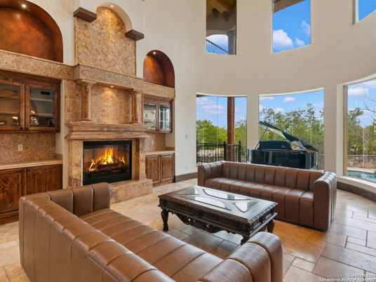 Fireplace, Interior, Living room, Piano, Recessed Lighting