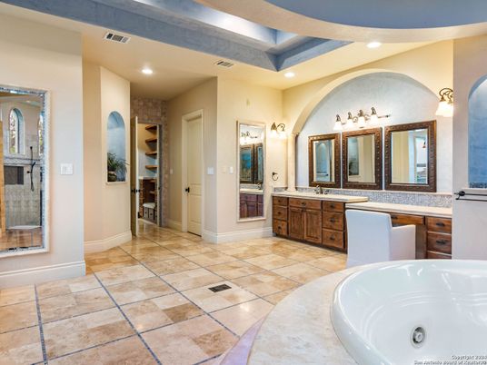 Bathroom, Dual Sink Vanities, Interior, Recessed Lighting