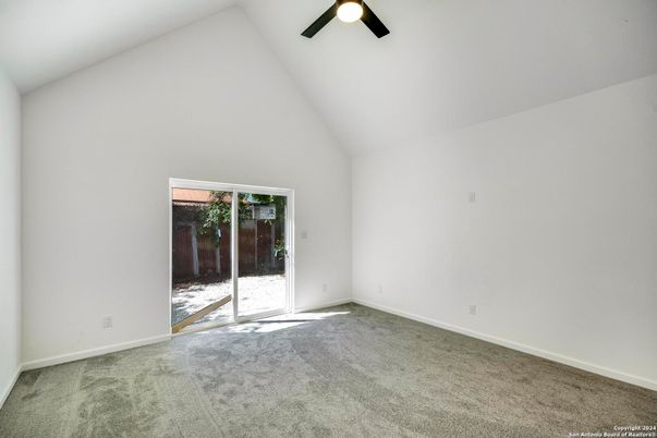Empty room, Interior