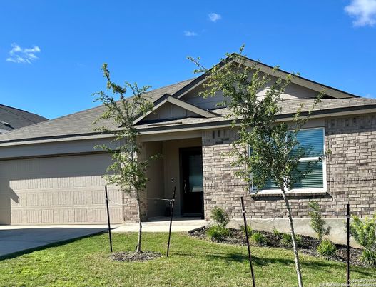 Attached, Exterior, Facade, American Craftsman