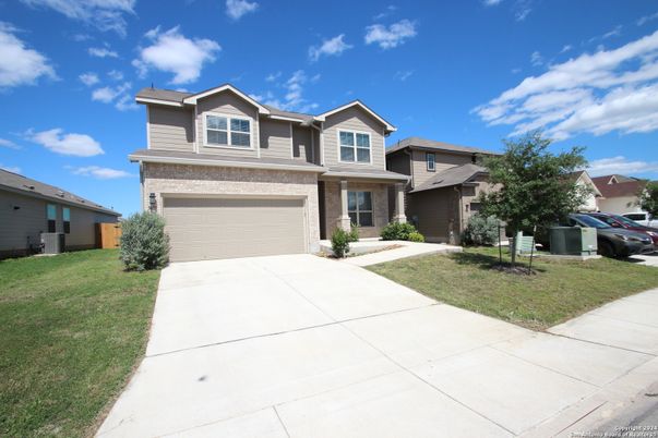 Attached, Exterior, Facade, American Craftsman