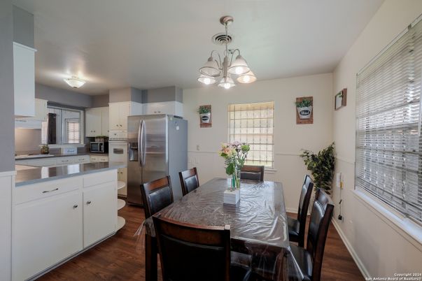 Chandelier, Dining room, Interior, Kitchen, Stainless Steel Appliances, Wood Texture Flooring