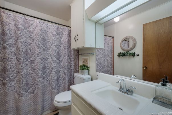 Bathroom, Interior, Tile Countertops