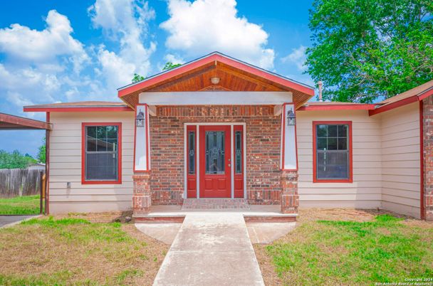Exterior, Facade, Brick Facade, Ranch