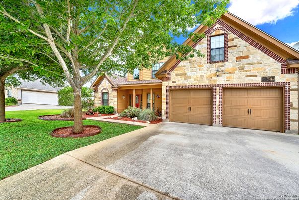Attached, Exterior, Facade, Brick Traditional