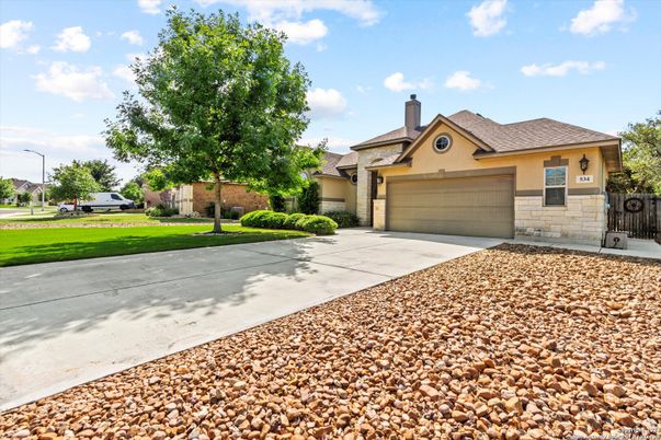 Attached, Exterior, Facade, Ranch